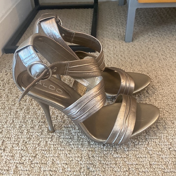 Gold Heels With Buckle Ankle Strap Size 8. Heel just over 4 IN High. Worn once. - Picture 4 of 6